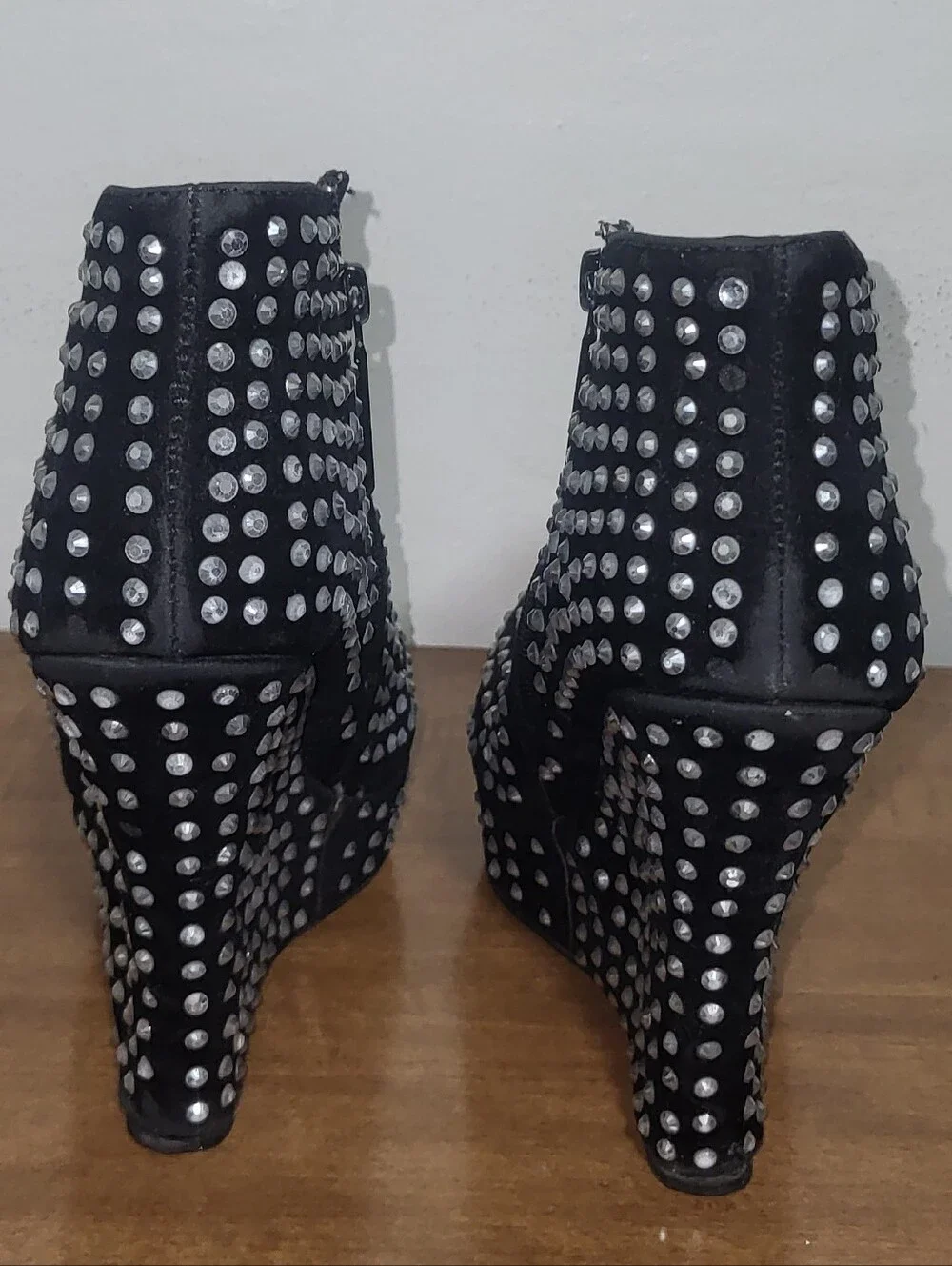 STUDDED PLATFORM DRESS SHOES (Size 8)